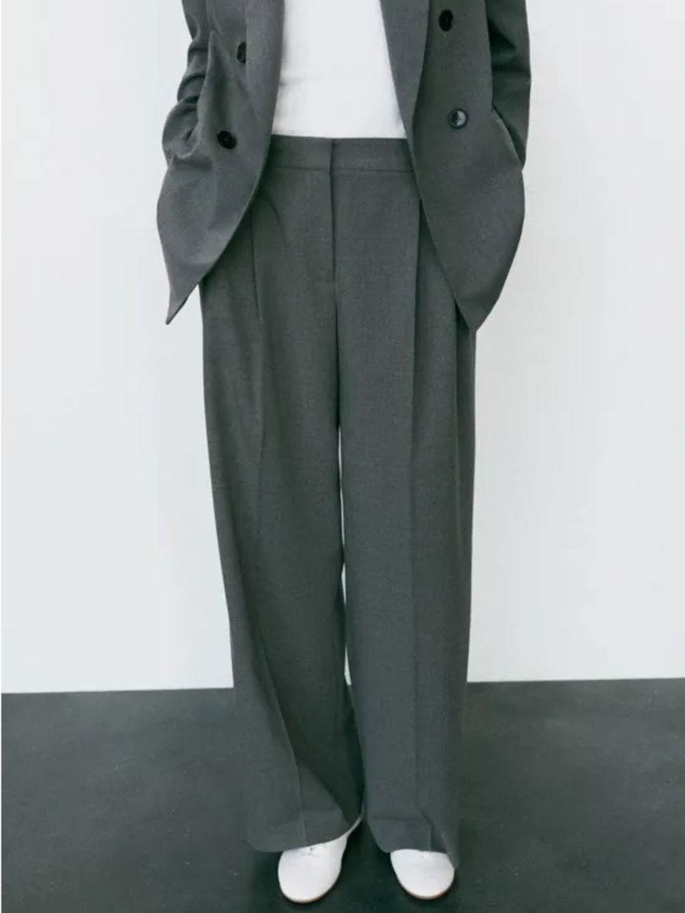 🩶Zara // Wide Leg Pleated Trousers🩶